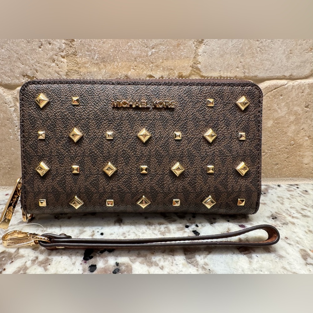 ✨Brand New Michael Kors Dark Brown Wallet with Gold Accents ✨